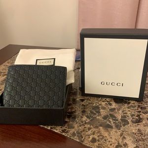Gucci Men's Micro GG Guccissima Bifold Wallet